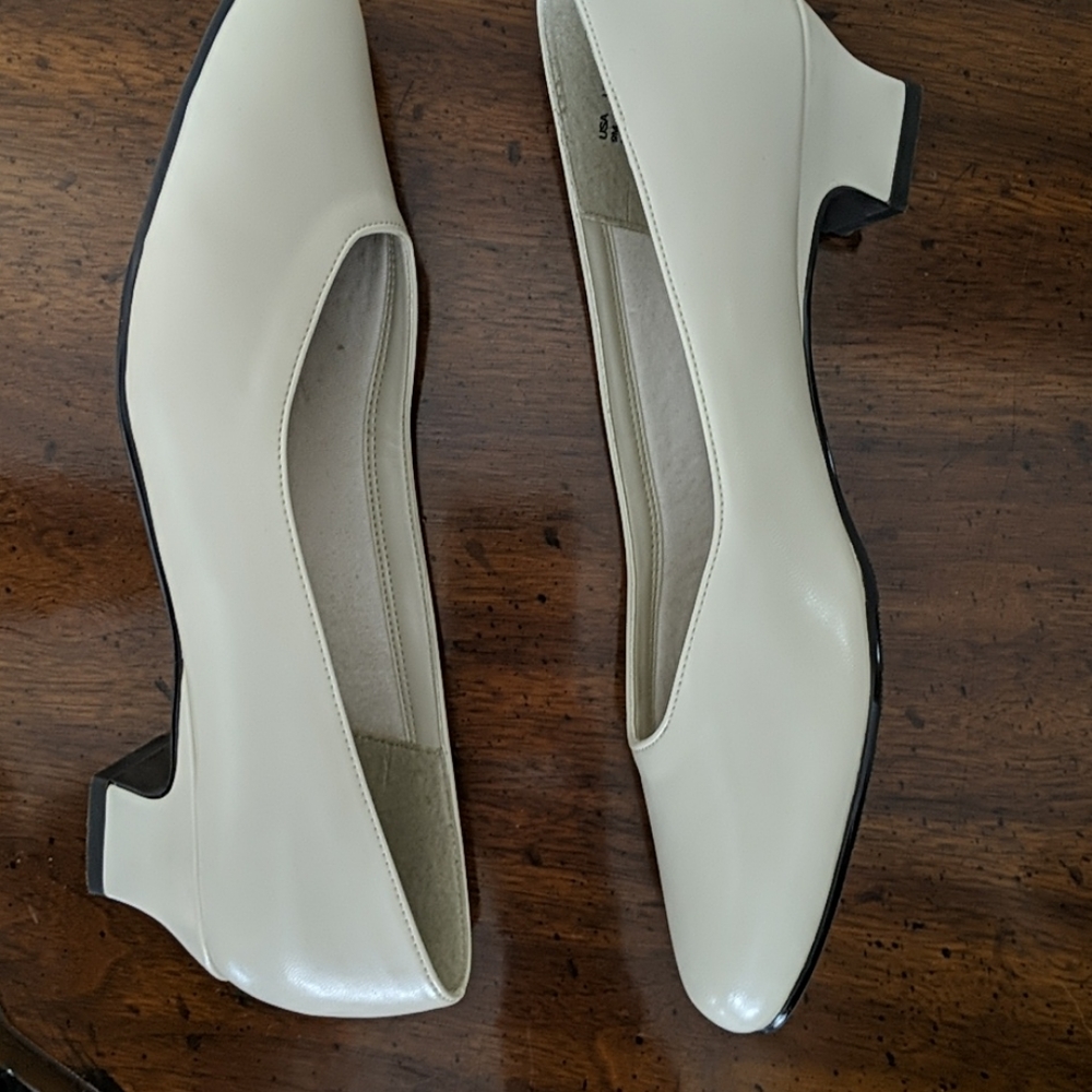 Shoes, 1 in heel